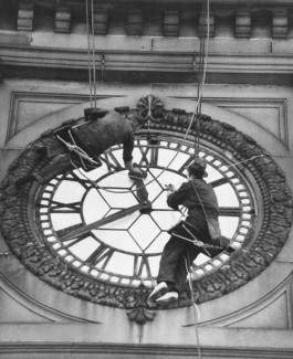 Cleaning the clock on Sydney Town Hall, 21 April 1937 Courtesy City of Sydney Archives (NSCA CRS 46/2/32)