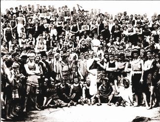 Skirted Bathers of Bondi Beach 1907